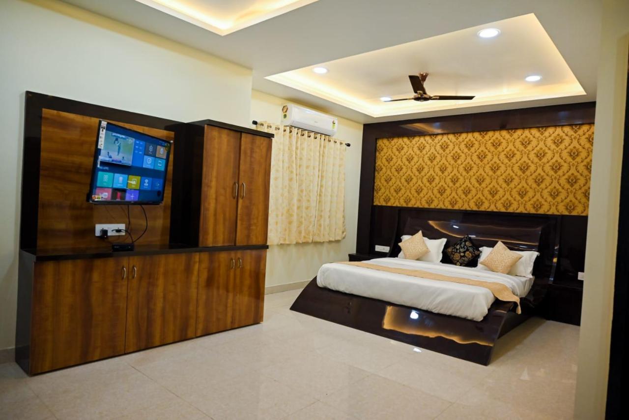 Hotel Golden Bliss Bhopal Bagian luar foto