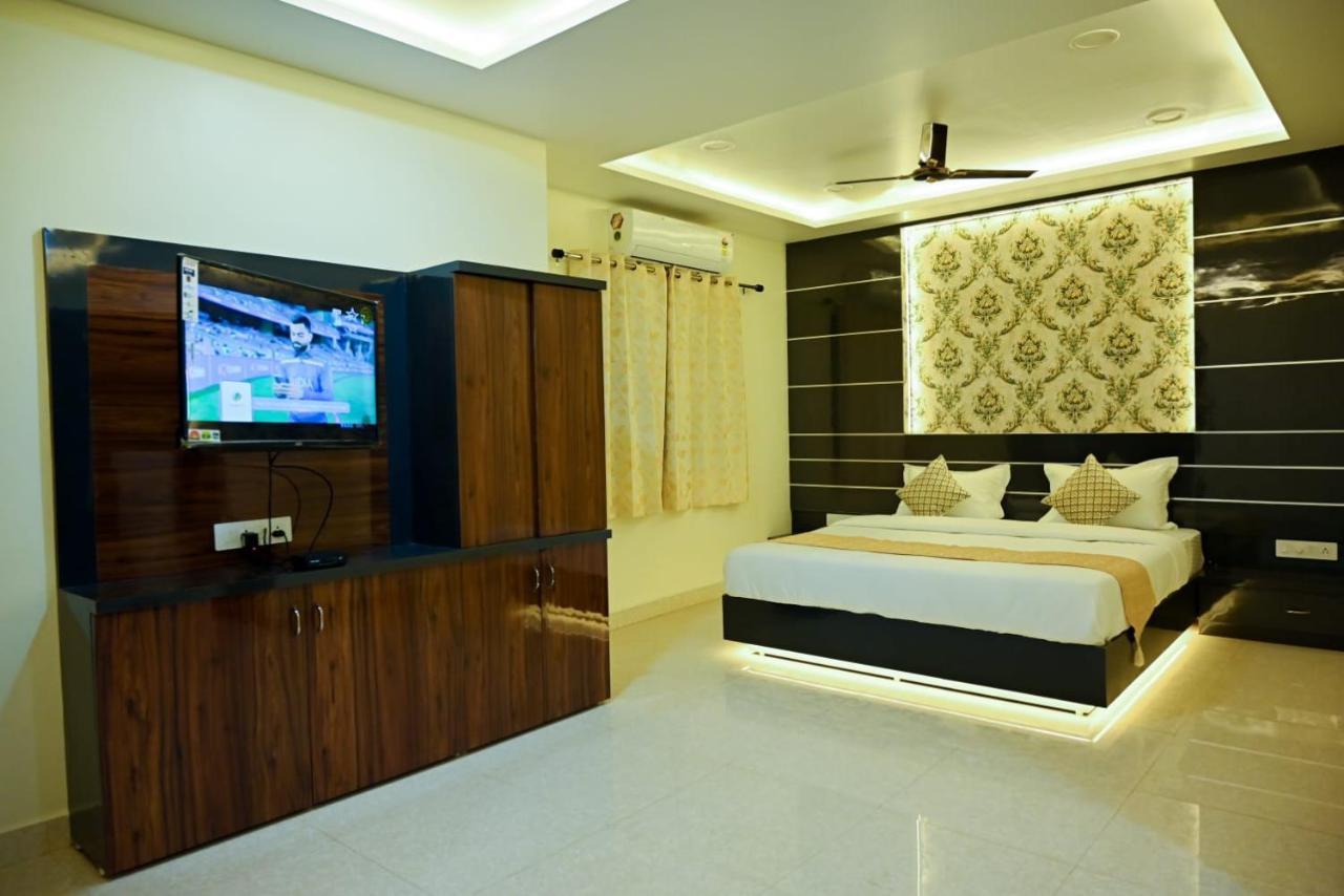 Hotel Golden Bliss Bhopal Bagian luar foto