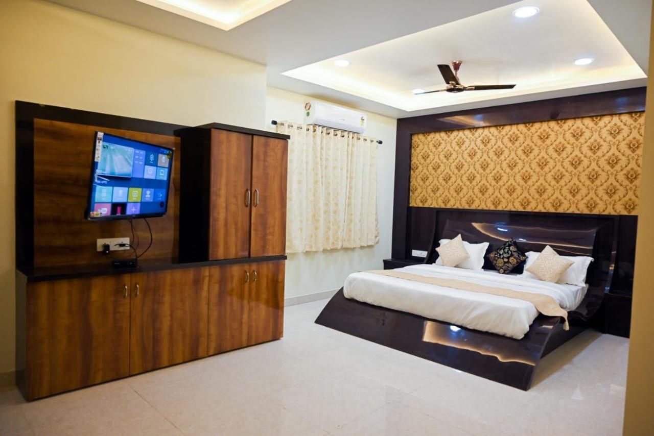 Hotel Golden Bliss Bhopal Bagian luar foto