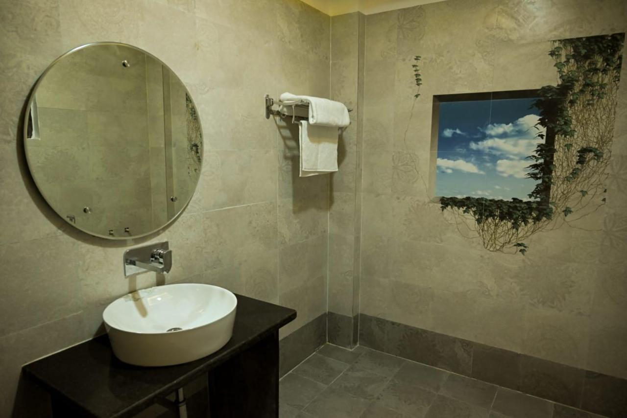 Hotel Golden Bliss Bhopal Bagian luar foto