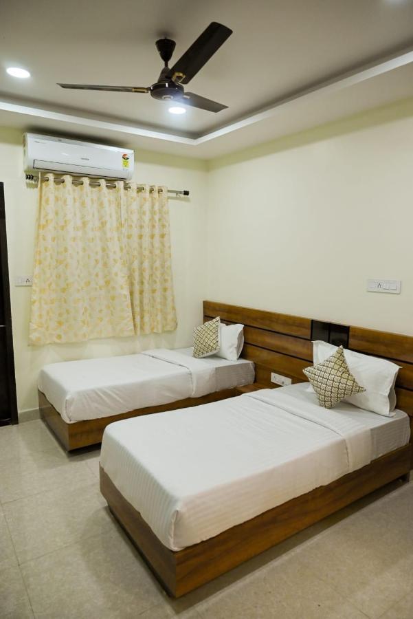 Hotel Golden Bliss Bhopal Bagian luar foto