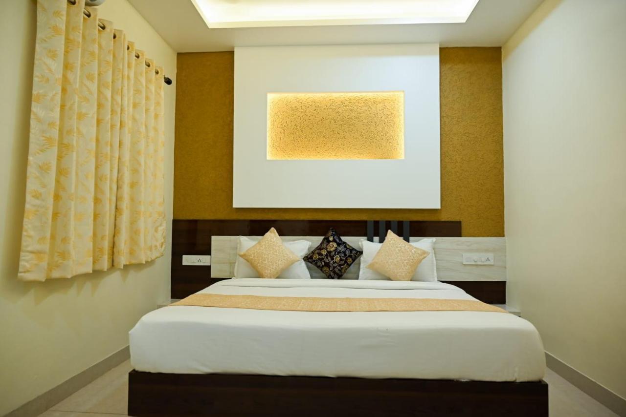 Hotel Golden Bliss Bhopal Bagian luar foto