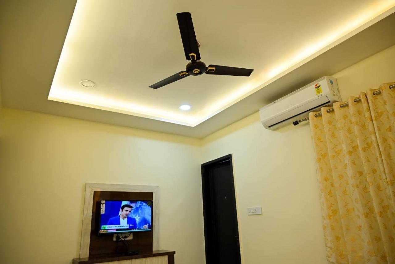Hotel Golden Bliss Bhopal Bagian luar foto