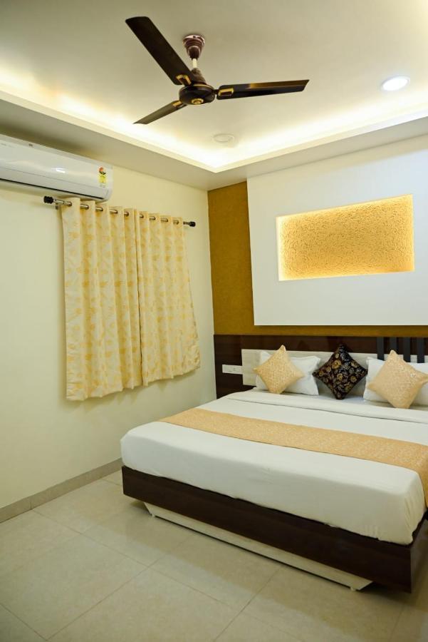 Hotel Golden Bliss Bhopal Bagian luar foto