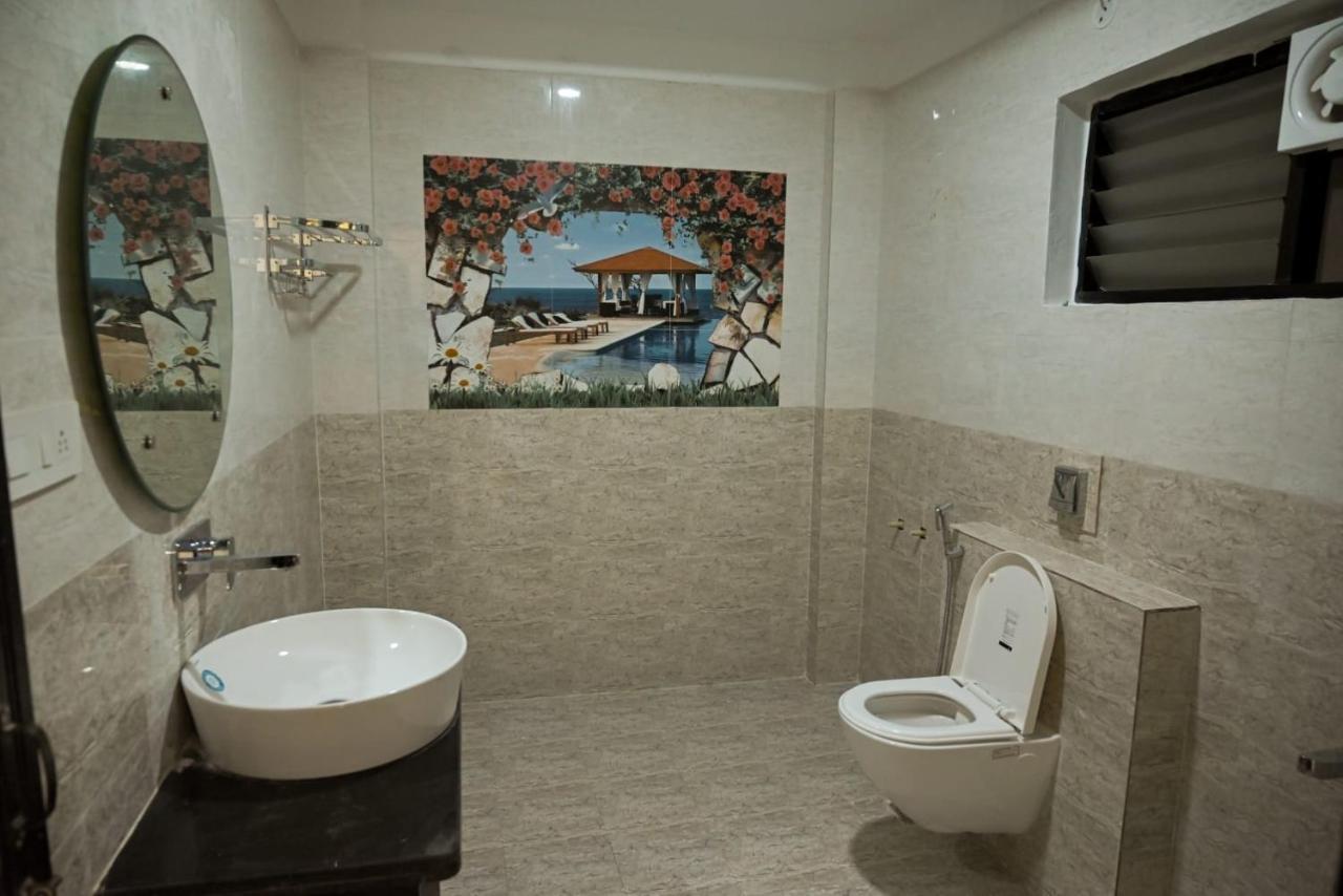 Hotel Golden Bliss Bhopal Bagian luar foto