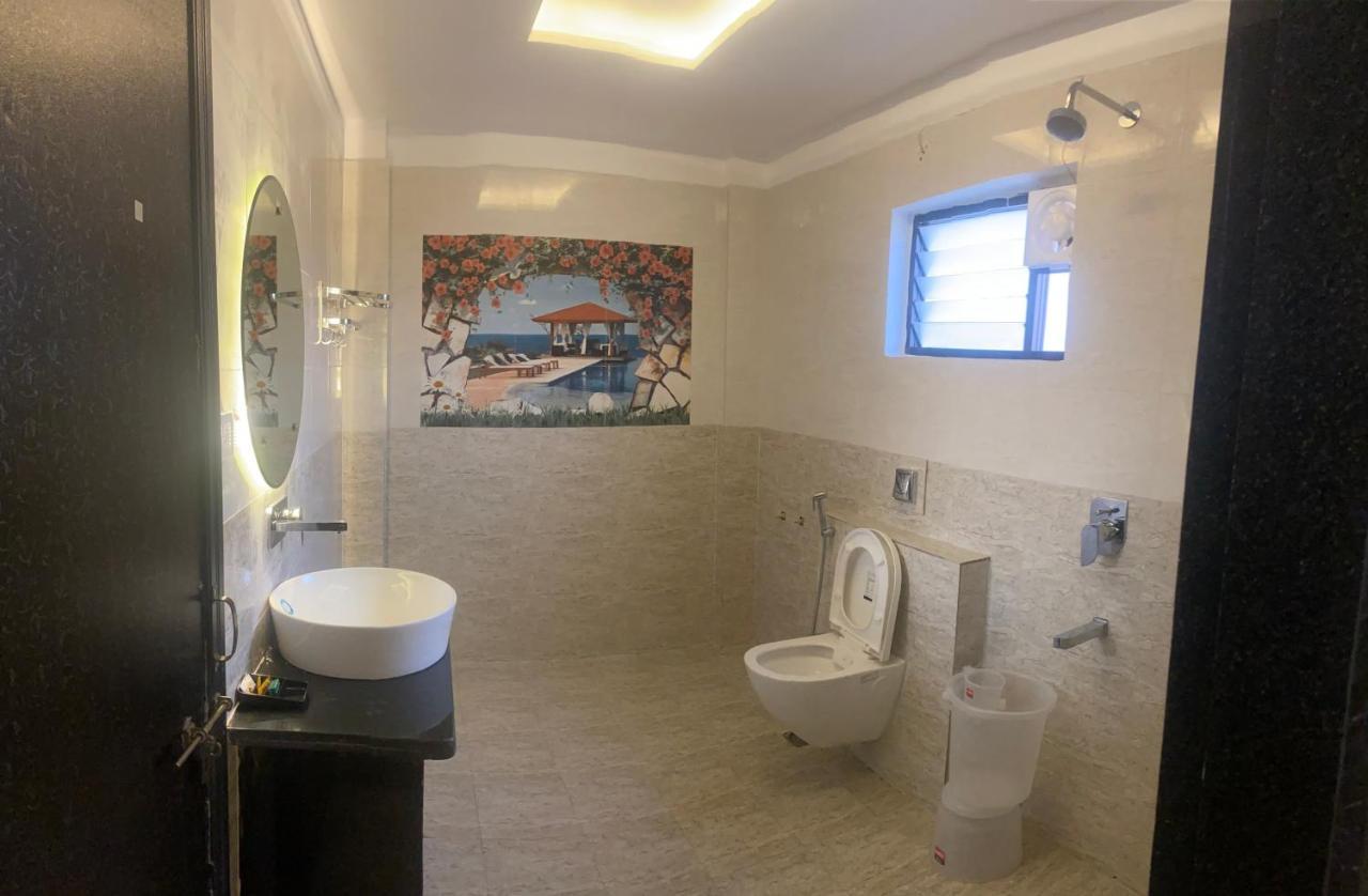 Hotel Golden Bliss Bhopal Bagian luar foto