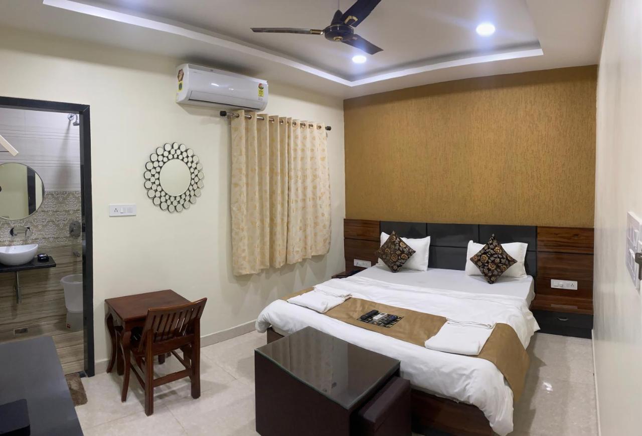 Hotel Golden Bliss Bhopal Bagian luar foto