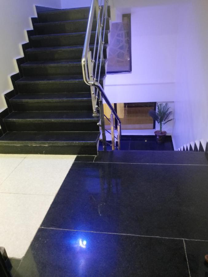 Hotel Golden Bliss Bhopal Bagian luar foto