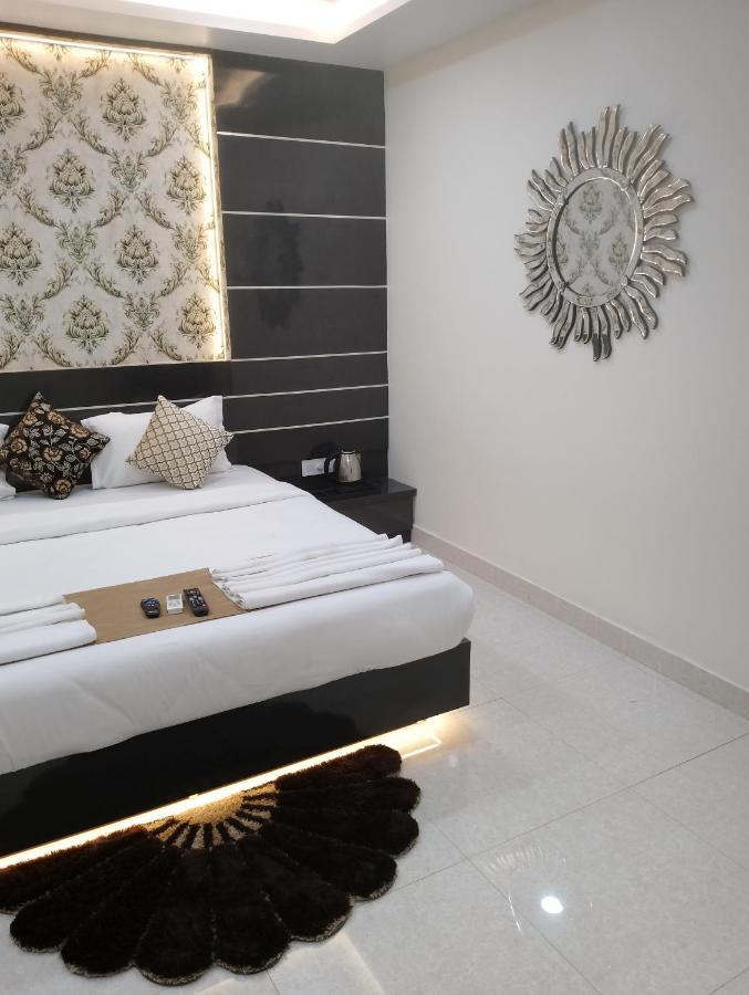 Hotel Golden Bliss Bhopal Bagian luar foto