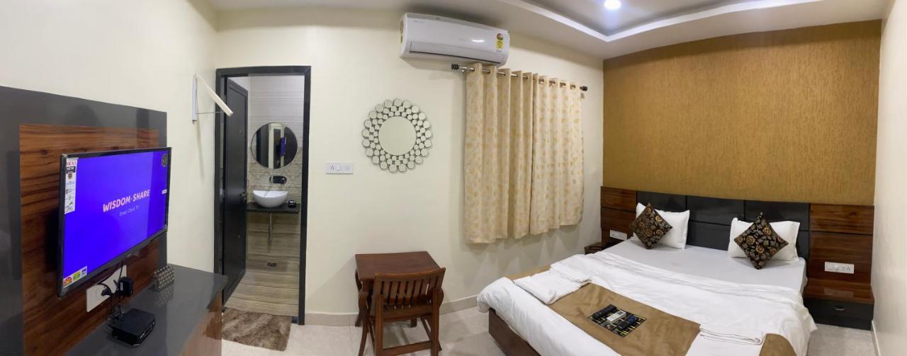 Hotel Golden Bliss Bhopal Bagian luar foto