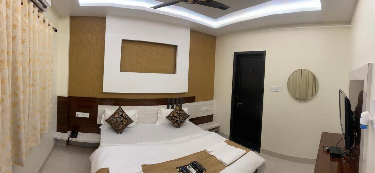 Hotel Golden Bliss Bhopal Bagian luar foto